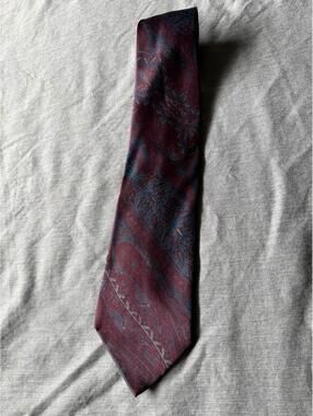 Strathmore All Silk Tie Hand Made Italy Maroon Paisley 3.5" x 56"